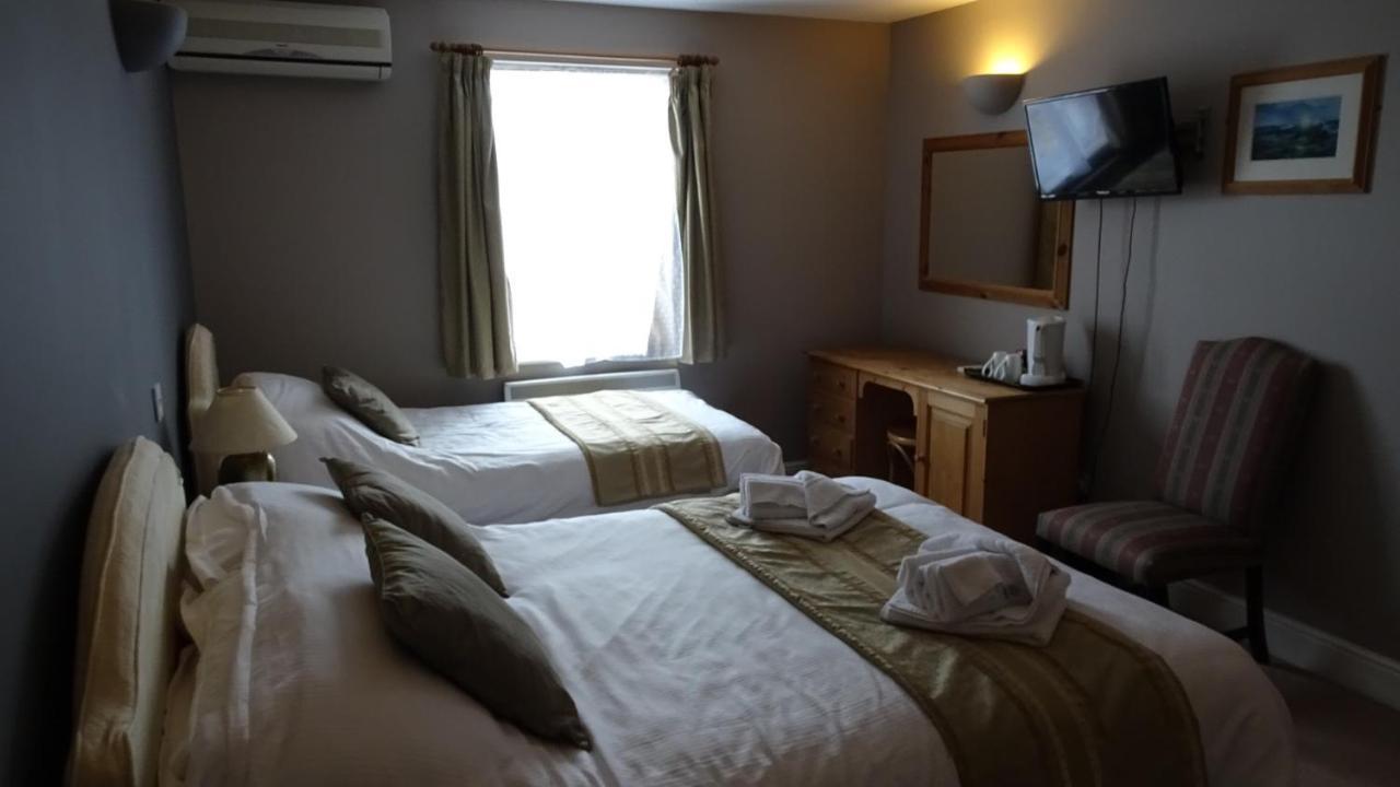 The Furze Bush Inn 뉴버리 외부 사진