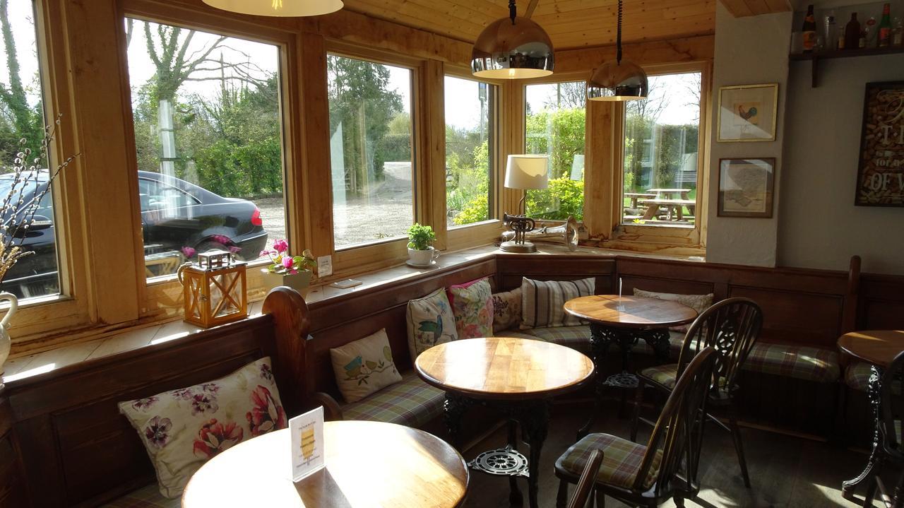 The Furze Bush Inn 뉴버리 외부 사진