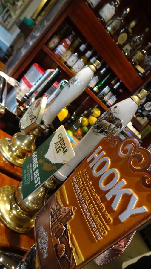 The Furze Bush Inn 뉴버리 외부 사진