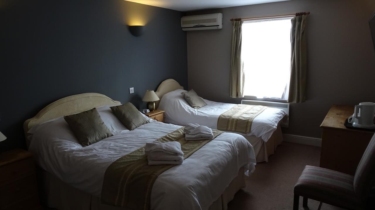 The Furze Bush Inn 뉴버리 외부 사진